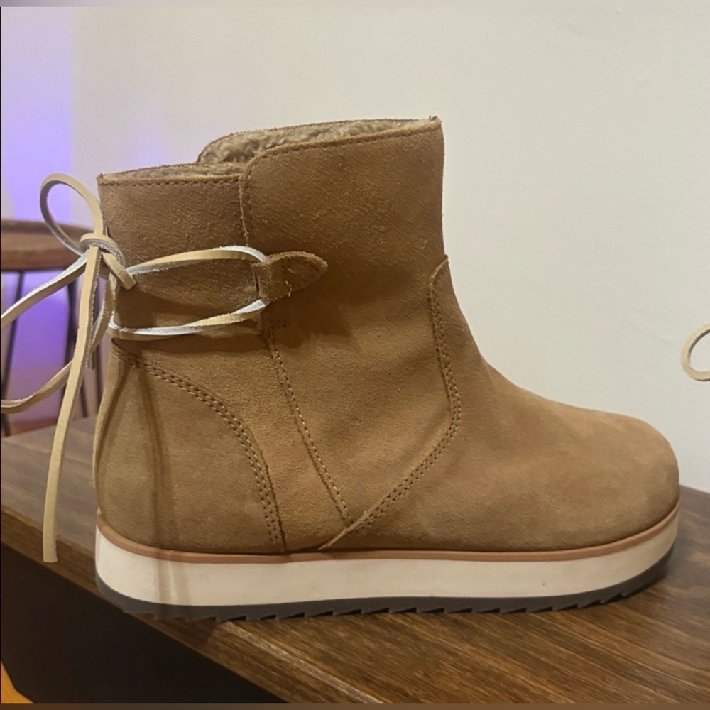 Merrell Women's Tan Suede Ankle Boots with Cream Laces